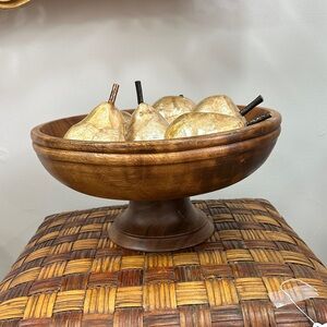 Elegant Wooden Fruit Bowl with Pears